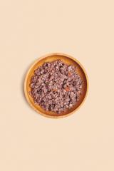 Cibo per cani in scatola con carne di coniglio